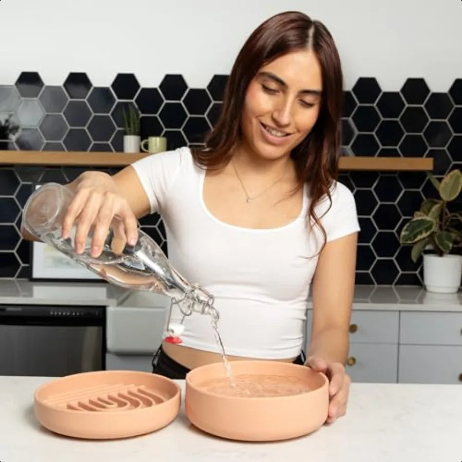 Hign Concerned No Spill Dog Water Bowl With Suction Cup